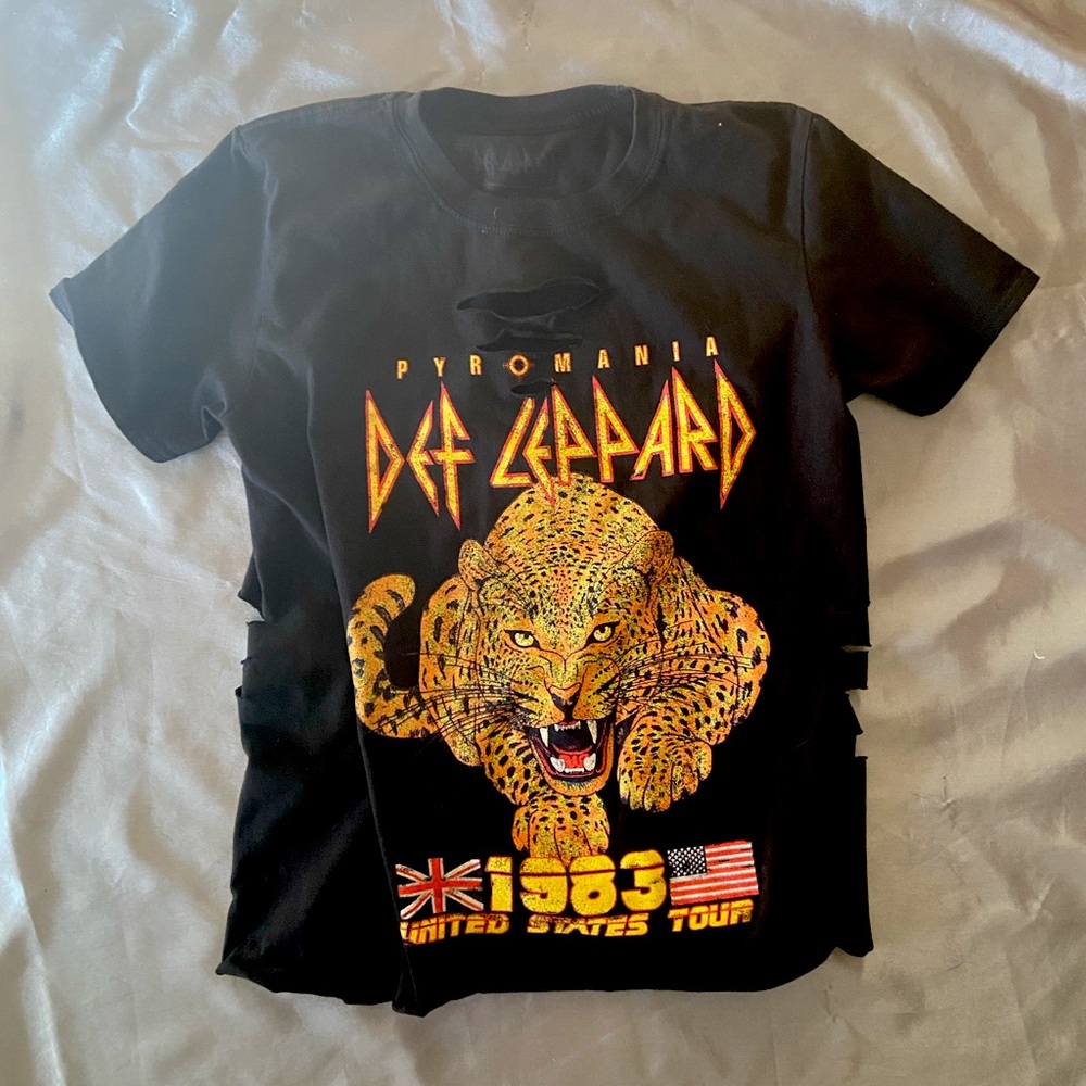 Def Leopard Custom Band T